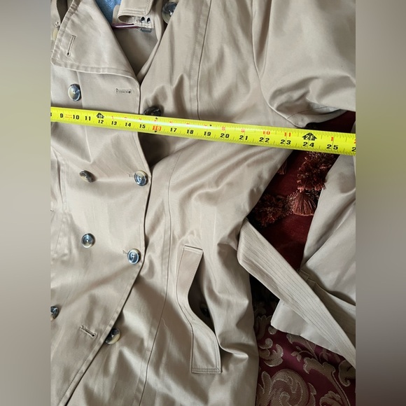 London Fog rain coat - Picture 14 of 14